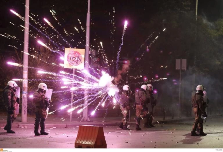 Έτσι ξεκίνησαν τα επεισόδια έξω από τη ΓΑΔΑ – Βίντεο-ντοκουμέντο